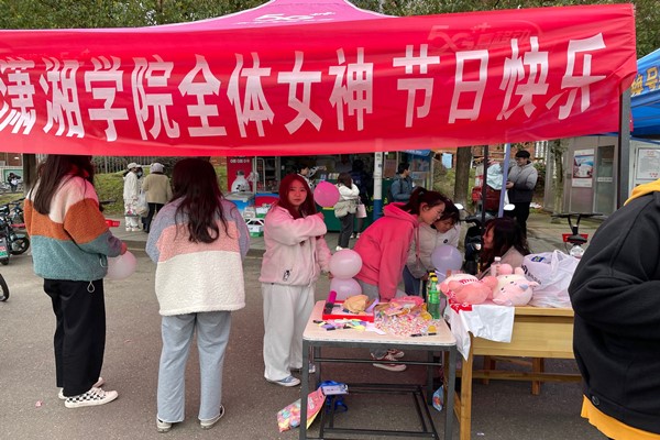 c14a5931340744fb9e81fe7e1994560c.jpg zz.jpg